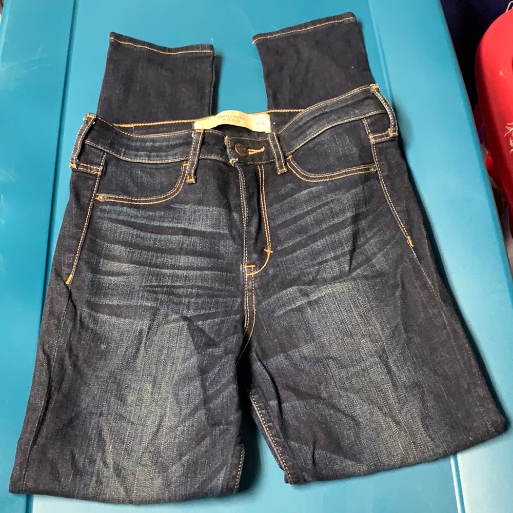 Abercrombie & Fitch New York Jeans, Size 2 W26 NWOT MAKE AN OFFER!!!